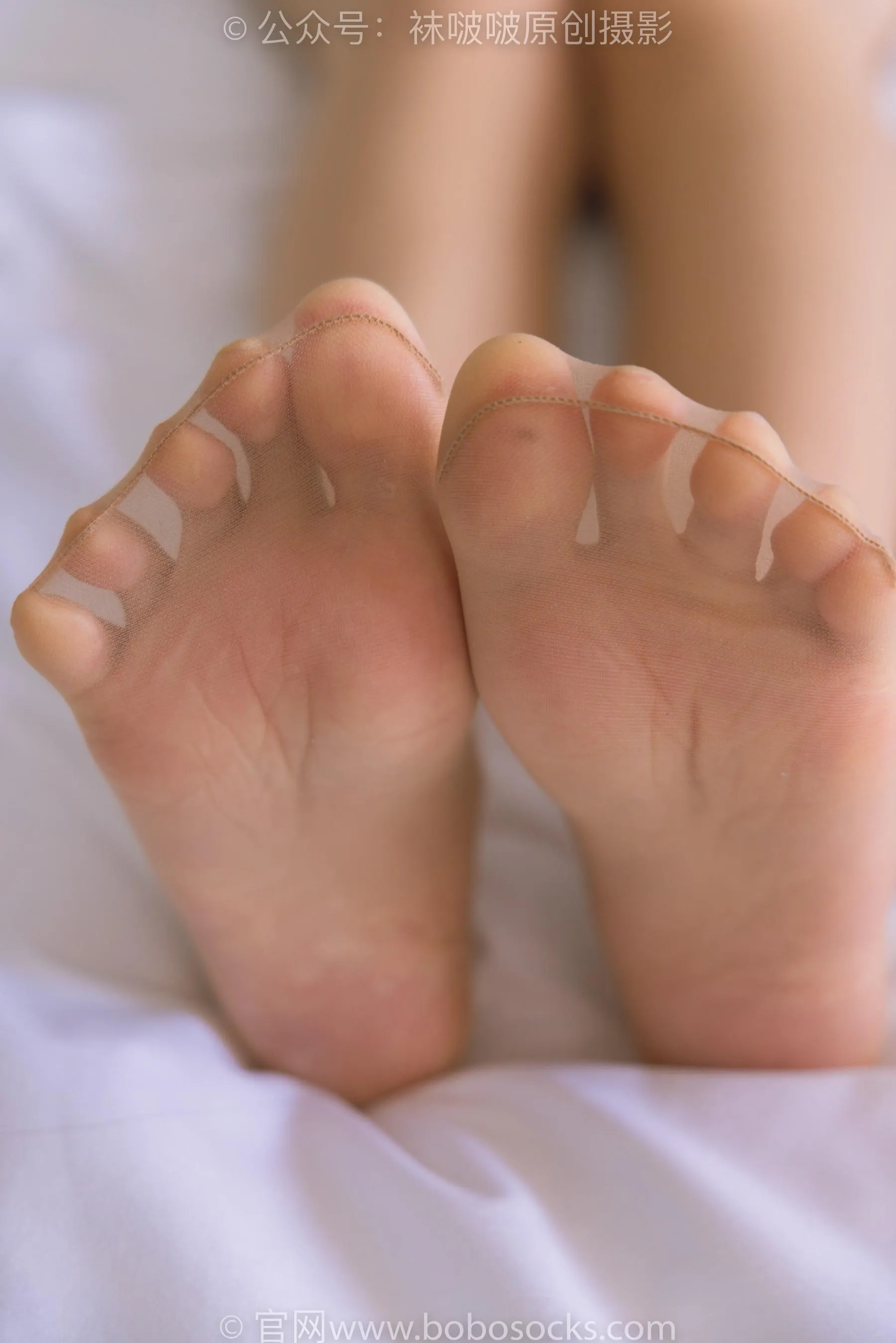 [BoBoSocks袜啵啵]NO.216 小甜豆-两双高跟鞋、肉丝、油亮黑丝 [90P]插图2